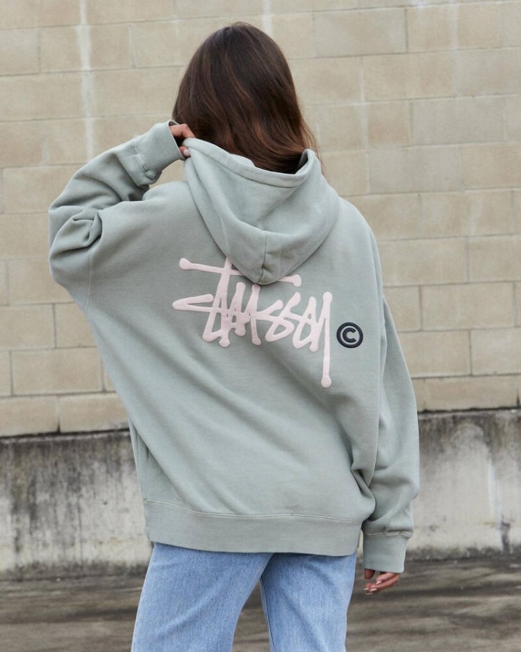 How to Style a Stussy Hoodie for a Trendy Look